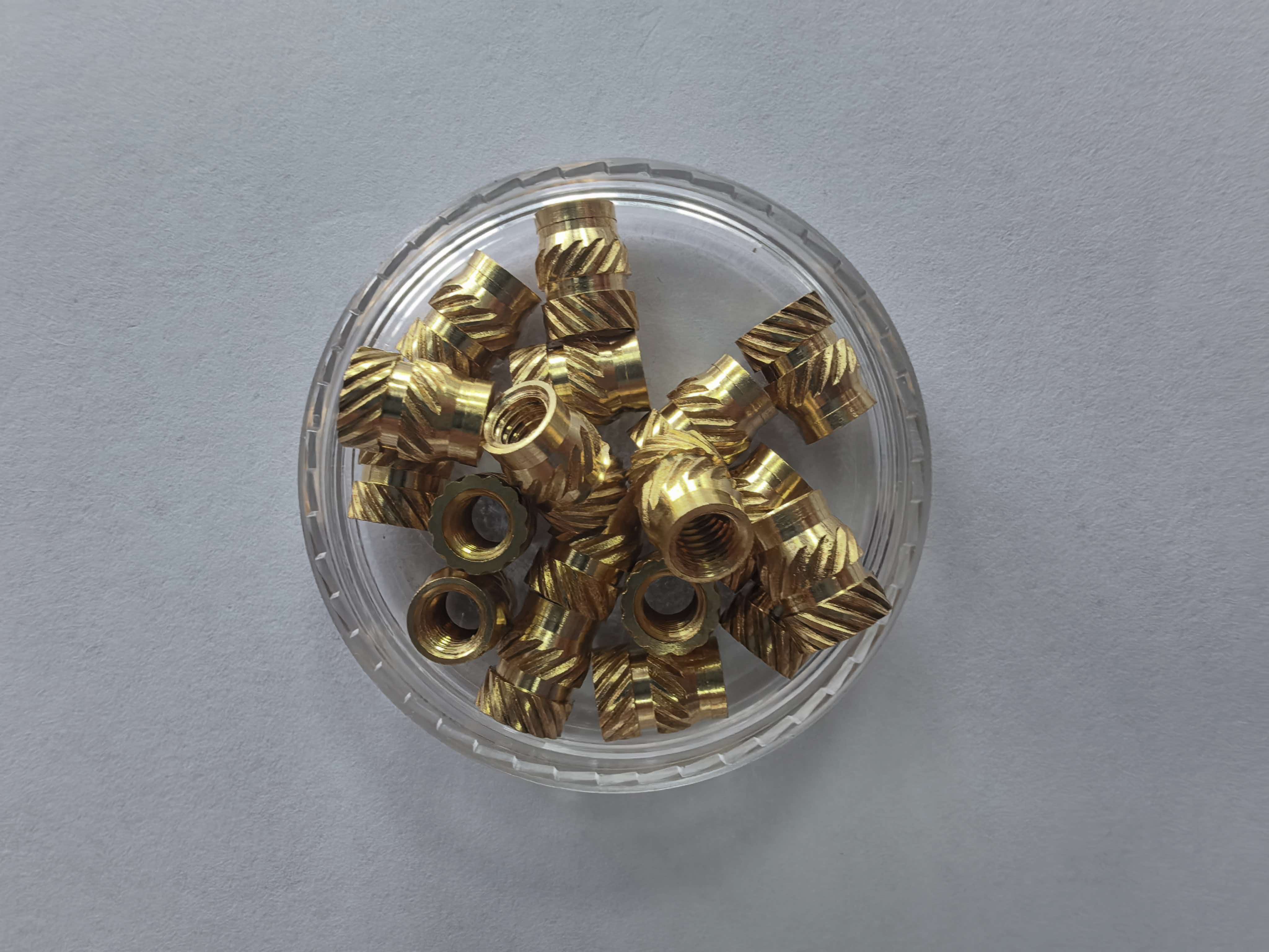 Brass knurled inserts in a sample dish
